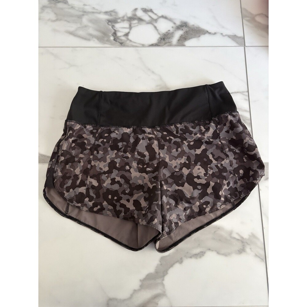 Athleta Running Free Printed Shorts Camo Black Pattern 3.5 Inches Size Small